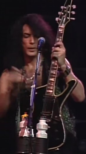 Kiss - Domino Live Performance in Detroit 1992