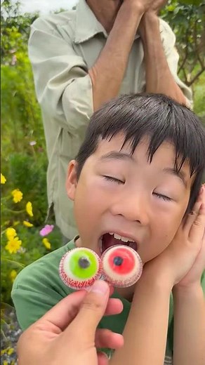 💐🥨🍍🍉Ông nội tội nghiệp và Em bé dễ thương Rất buồn cười OBJ #shorts #cute