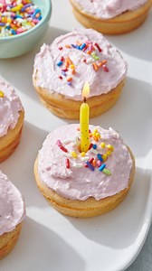 BREAKFAST CUPCAKES 🧁 Comment “BREAKFAST” below and I’ll DM you the recipe, step by step photos and more!⁣ ⁣ I started making these not too sweet protein packed breakfast gems when my kids were toddlers. I would put a candle in them to pretend it was their birthday and they would devour one or two in seconds. Breakfast Cupcakes are somewhere between a pancake and a muffin and freeze beautifully too!⁣ ⁣ #weelicious #breakfast #muffin #cupcake #pickyeater #easyrecipe #breakfastrecipe⁣ ⁣ https://we