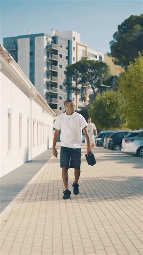 Alguém chegou com um 𝙎𝙊𝙍𝙍𝙄𝙎𝙊 𝙀𝙎𝙋𝙀𝘾𝙄𝘼𝙇 hoje! 😁🦈 Parabéns, Cabo Verde! 🇨🇻 ☼ ▽ ꕀ | Estoril Praia - Futebol SAD