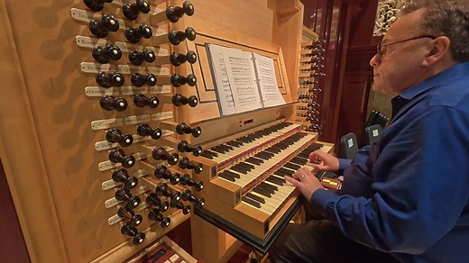 Concerto in D minor, BWV 1054 - J S Bach (1685-1750), arranged by Bernard Winsemius, performed by David Briggs on the 2006 Paul Fritts organ of St Joseph’s Cathedral, Columbus, Ohio Three weeks ago I had the immense pleasure of performing my sixth concert on the fabulous Paul Fritts organ at St Joseph’s R.C. Cathedral, Columbus. This instrument, often referred to as ‘Big ‘Red’, is one of my very favourites anywhere - there are many similarities with the St Bavo, Haarlem organ (NL), but with opul