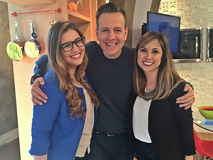 2.7K views · 192 reactions | Ontem eu e a Redação e Gramática Zica participamos do Programa Melhor pra Você e contamos sobre nossas experiências ensinando na internet. Quem assistiu ao vivo? Recebemos várias fotos da TV, adoramos haha! Se não conseguiu assistir, não tem problema! Vou colocar o vídeo no canal do English in Brazil ainda hoje ;) Enquanto isso, assistam ao recado do Zucatelli! | English in Brazil | Facebook