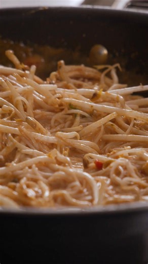 This quick Chicken Laksa is a fragrant and spicy soup, featuring tender chicken, noodles, and a rich coconut broth infused with aromatic spicy laksa paste, lemongrass, ginger, and garlic and its ready in 20 minutes! https://www.kitchensanctuary.com/quick-chicken-laksa/ @kitchensnactuary #soup | Kitchen Sanctuary