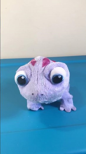 Disney Frozen 2 Walk & Glow Fire Spirit Bruni The Salamander Lights & Sounds