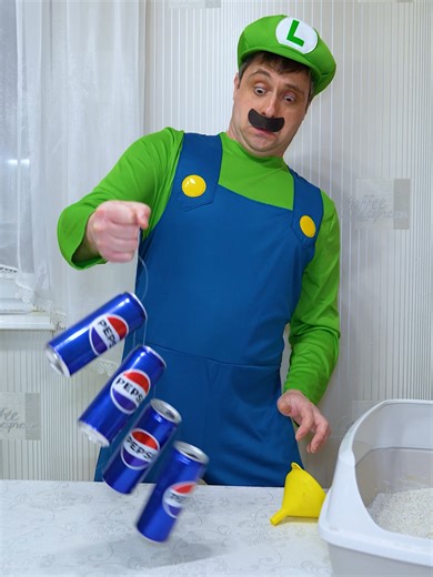 Super Mario challenged Princess Peach and Mario #familygamestories #supermario #funny #kindness