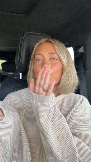 tori elizabeth halford on Instagram: "There’s no better day of the week than a @target run! This time I grabbed @eatmezcla, you really can’t beat a pistachio + chocolate bar. Grab one on your next Target run! #momrun #targetmomrun #mezclapartner #pistachiochocolate #puffcrispyclub"