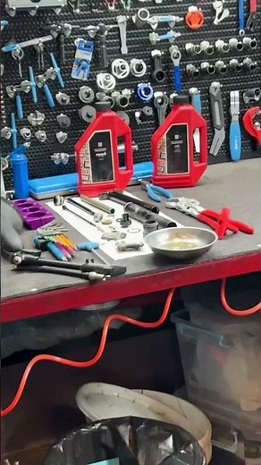 today work : working on a rockshox reverb stealth (Full service)