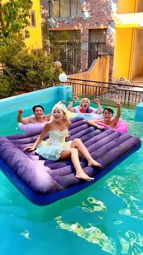 The angel has no swimming ring. #angel #funny #funnyreels #angels #swimming #2D #SecondDimension | Goodguyjuniorfive