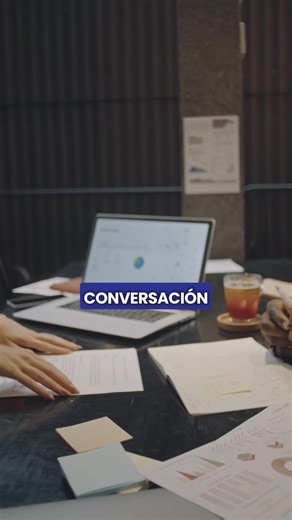 ¿Te imaginas empezar una conversación con un cliente y que, en los primeros segundos, ya te mire con atención… como si todo lo que fueras a decir fuera relevante? Sin tener que forzar el “sí”. Sin competir solo por precio. Sin repetir frases de catálogo que todos usan y que suenan vacías. Lo que suele pasar es distinto: Explicas tu oferta con detalle y el cliente responde “lo pienso”. Te piden tiempo para “analizarlo” y nunca vuelven. Aunque sumes beneficios o bajes el precio, la decisión no lle