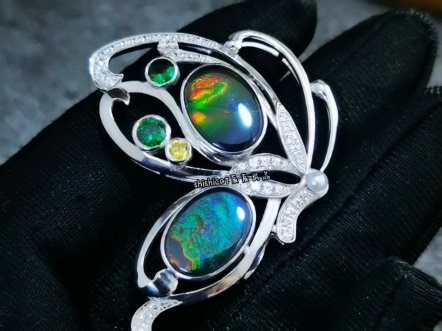 斑彩石蝴蝶吊坠胸针挂件多用款，korite的水晶覆膜小裸石定制，来图定制。