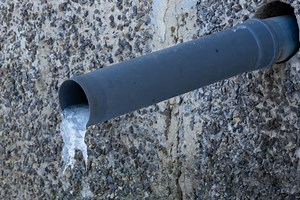 Comment protéger efficacement votre récupérateur d'eau de pluie contre le gel ?