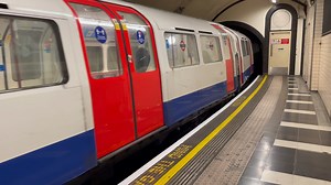 【伦敦地铁】伦敦地铁贝克卢线（Bakerloo Line)滑铁卢站（Waterloo)进站