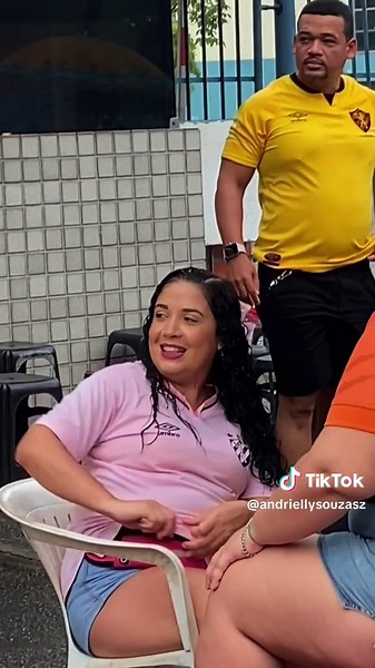 Brega Internacional: A Música que Encanta o Recife