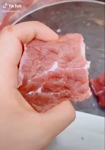 ヒクヒク動く肉 グロ？