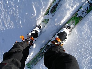 Best Ski Boot Cat Tracks Guide (Protectors, Traction, Grips) - newtoski