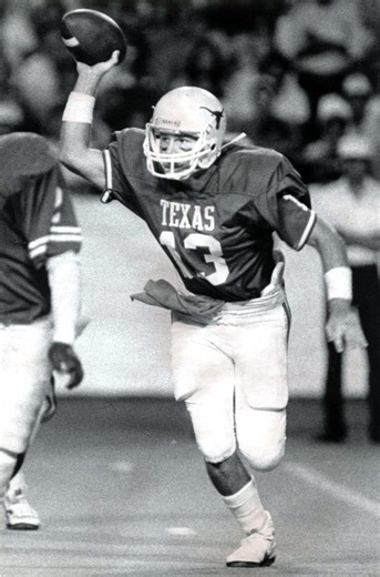 What are the 10 most memorable moments in the football rivalry between Texas and Oklahoma?