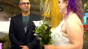 Extreme Wedding at Zoo: Husband and Wife with Gators & Giant Snakes