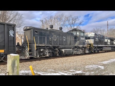 Switcher Engine On Train With 3 Locomotives In Front Of World's Best House! 7 CSX & NS Trains In Ky