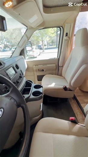 2016 Forest River Sunseeker 2650S – Class C – Ford V10 – Sleeps 6 – Slide-Out