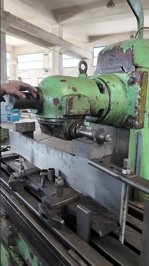 Conventional milling machine in action 🏭🛠️