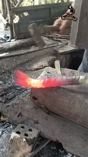 Forging the crowbar head process #forgedfromiron #metalworking #handcraft #blacksmithing
