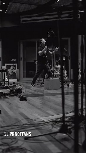 corey taylor screaming in the recording studio CMF2