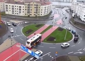 791K views · 2.1K reactions | I N T E R E S A N T E (VIDEO) Në Suedi po funksionon një ide gjeniale për transportin urban kjo një mënyrë për të lehtësuar komunikacionin. A mendoni se do funksiononte diçka e tillë dhe në Kosovë? | Ferizaj Media | Facebook