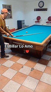 🔄 1. Jugar por zonas, no por carambolas En vez de pensar “¿entra o no entra?”: Divide la mesa en zonas Decide dónde debe llegar y morir la blanca La carambola es consecuencia del control, no del golpe 👉 Esto mejora tu posición futura brutalmente. 🧠 2. Juego inverso (pensar al revés) Empieza así: Primero define dónde debe terminar la blanca Luego imagina el recorrido hacia atrás Por último, eliges efecto y velocidad 👉 Es como ajedrez aplicado al billar. 🎨 3. Trayectorias no convencionales At