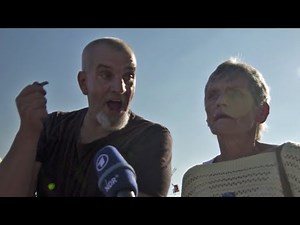 Pöbler vs. Merkel: "Volksverräterin, hau ab!" | Panorama | NDR