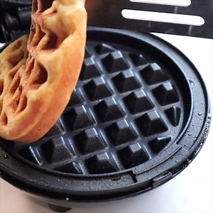 15K views · 50 reactions | If you love nut butters like I do, you can make an AWESOME chaffle recipe with your favorite nut butter!! Here's how: https://lowcarbinspirations.com/keto-peanut-butter-chaffle-recipe/ | Keto Friendly Recipes | Facebook