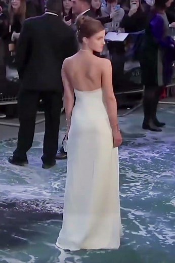 Emma's Stunning Premiere Look from Noah 2014