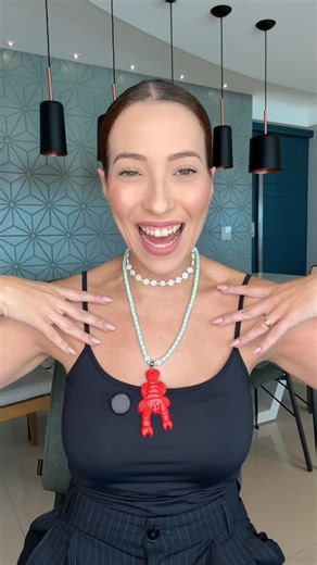 Aline Lima on Instagram: "Comprinhas da @fenearte parte 1! 朗 Os instas que achei: Brincos papel machê @lu.madre Acessórios em alumínio @baudoindesign O cinto de couro é na rua 3, stand 115, Oficina do Couro Achei o contato da saia: A&J Artesanato em Renascença (87) 99138-5370"