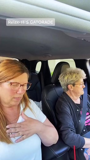 79K views · 3K reactions | 藍 #PRANK #bbmoods #oursitcom #cedarthehumog #gatoradeprank IT’S NOT WINDEX | Public World X | Facebook