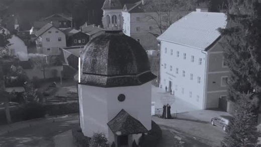 Thomas Machado on Instagram: "Oberndorf, na Áustria, o lugar onde “Noite Feliz” ecoou pela primeira vez em 1818. 🇦🇹🎄 Mais de dois séculos depois, Thomas Machado e a Orquestra Municipal de Barão revisitam esse cenário histórico em um clipe emocionante, unindo passado e presente por meio de uma música que atravessa gerações. Que o espírito do Natal siga nos conectando pela música. ✨🎶 Feliz Natal! #ThomasMachado #OrquestraMunicipaldeBarão #NoiteFeliz #Oberndorf #Natal"