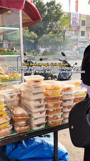 DIET GAGAL on Instagram: "Kalau pagi pagi disini menjadi tempat WAR Sarapan Pagi atau Bekal guys Ada rice bowl, nasi ayam bumbu, nasi ayam saus korea, minas telor dadar, nasi goreng dll Rasanya juga enak enak #kulinerpekanbaru #dietgagall #pekanbaru #sarapanpagi"