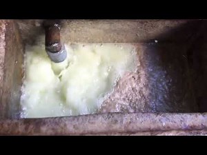 Καθαρισμός ψυγείο νερού κινητήρα αυτοκινήτου απο εισροή λαδιών στο κύκλωμα .