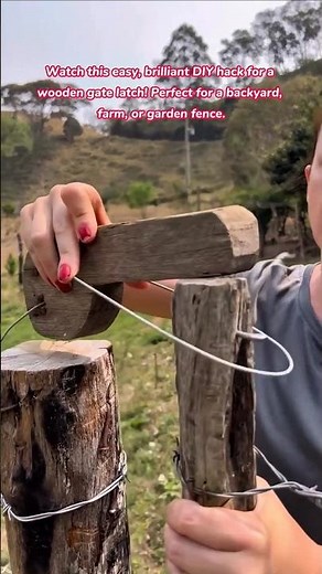 ​🤯 Simple DIY Wood Gate Latch Hack: The QUICKEST Door Lock for Your Farm or Garden Fence! #garden