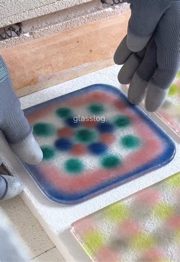Glass Art: Placing Color on a Glass Plate | Glasslog