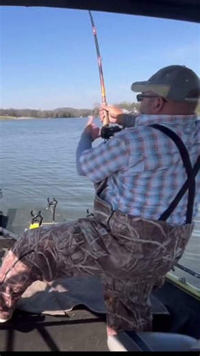 Catching BlueCatfish In Tough Conditions #fishing #riverfishing #catchandrelease#fishingtips