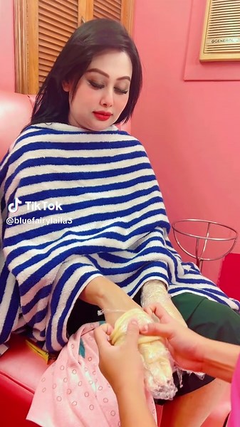 Paraffin Manicure Techniques for Enhanced Skin Moisture