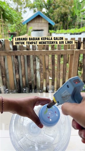 This is how to make a gallon of composter for organic waste tubes that produce leaching water #fyp