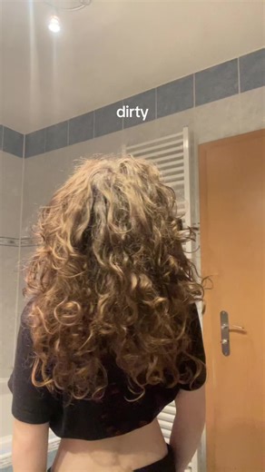 I turned my heat-damaged curls into a beginner guide for anyone who feels lost with their hair. No complicated routines, no expensive products — just what actually helped me go from damaged to defined curls. Link in my bio 🤍 #curlyhair #foryou #viral #fyp #makethisgoviral