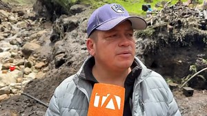 113K views · 1K reactions | #Cuenca | Una mujer de la tercera edad y su hijo se quedaron atrapados por un aluvión en el sector de Soldados. La mujer murió y su hijo de 40 años logró salir con heridas. Esta es la primera vida que se pierde por el crudo invierno en la capital azuaya. Este es el testimonio de una moradoras del sector, familiar de la ciudadana fallecida por el aluvión. ▶️ Iván Rodríguez | La Voz del Tomebamba | Facebook