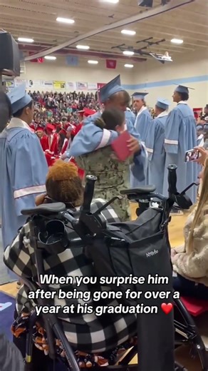 She flew in to surprise her brother🥹