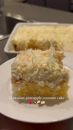 Delicious Hawaiian Pineapple Coconut Cake Recipe