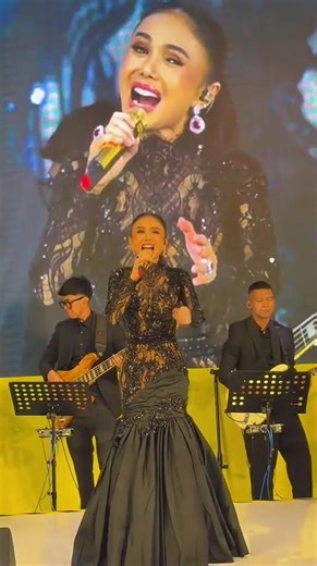 Cantiknya Yuni Shara dengan Gaun Hitam #yunishara 1