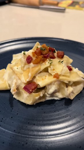Túrós Csusza - Hungarian Cottage Cheese Slippery Noodles