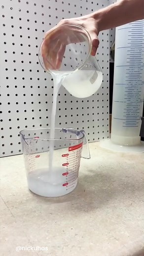 The iodine clock reaction! 🤯 #LowdownReels #Wow #Science #IodineClock #MindBlown | The Lowdown