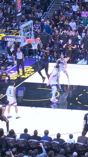 All eyes were on LeBron James (12 AST) in his season debut but he never forgot about his teammates 🤝 #NBAPhilippines #NBAHighlights | NBA Philippines