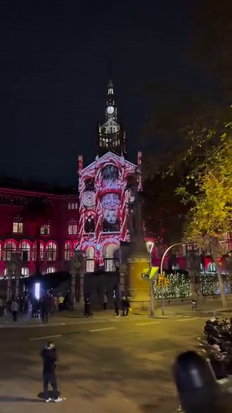 554K views · 26K reactions |  Barcelona Christmas Tour: the brightest trip of the year • • •  Barcelona Christmas Tour: ¡el recorrido más brillante del año! • • •  Barcelona Christmas Tour: el viatge més brillant • • •  @bcnmagica • • • #HolaBarcelona #LiveBarcelona #SayHolaBarcelona #Barcelona #nadal #nadal2023 #nadalbcn #xmaslights #barcelonachristmastour #decoració #lights | Hola Barcelona | Facebook